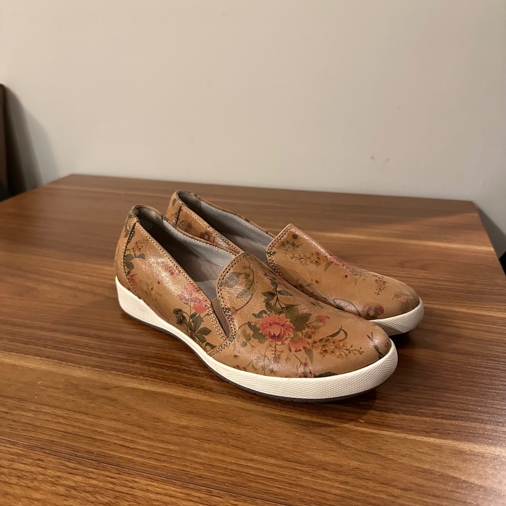 Dansko Honor Tan Floral Leather Slip On Sneakers Shoes Womens 37 6.5-7